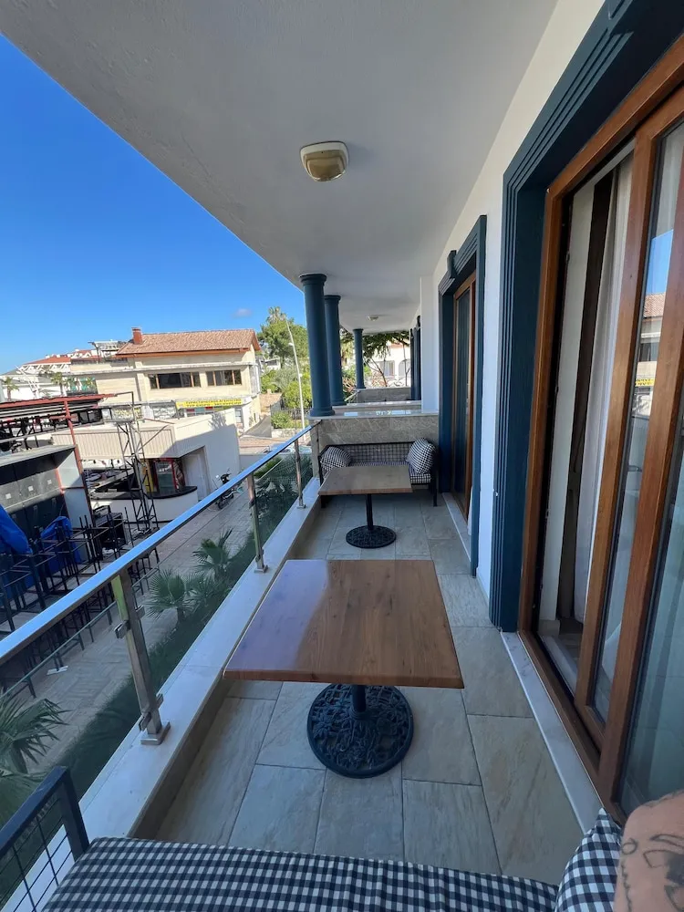 1+1 Suite without Kitchen