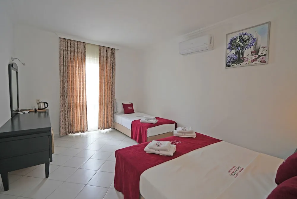 Tek Büyük veya İki Ayrı Yataklı Oda, Balkon, Plaj Manzaralı