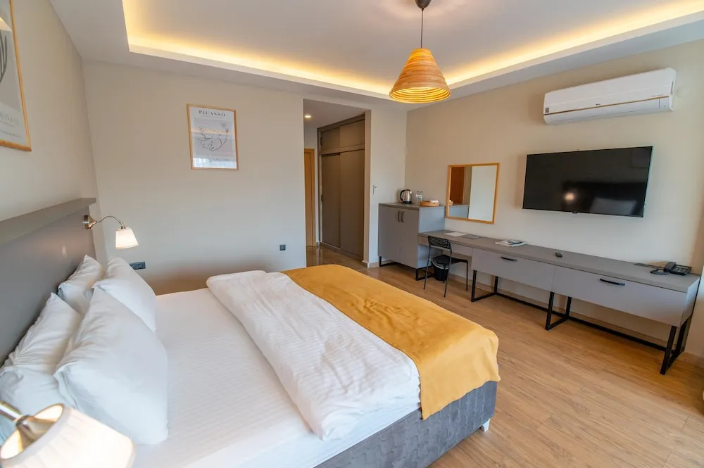 Deluxe Üç Kişilik Oda, Şehir Manzaralı