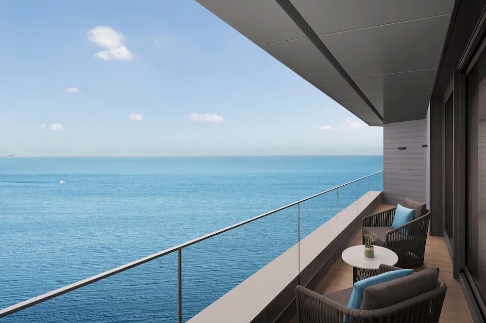 Executive Panoramic Sea, Executive Lounge Access, Guest Room, 1 King, Balcony