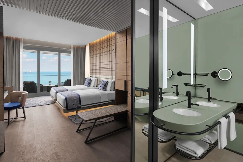 Deluxe Sea View, Guest room, 2 Twin, Sea view, Balcony