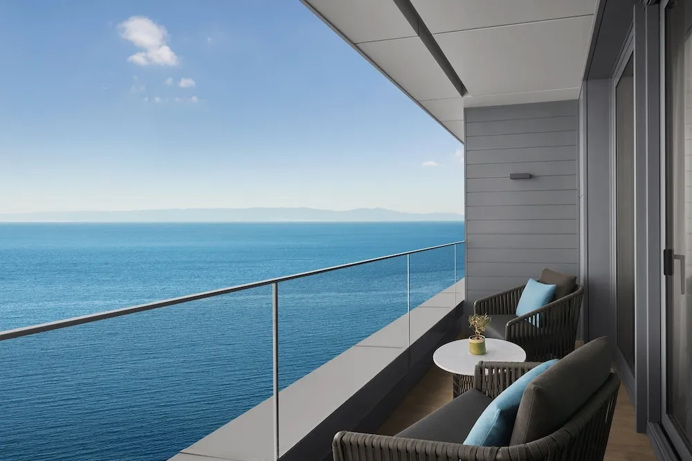 Executive Sea View, Executive lounge access, Guest room, 1 King, Balcony