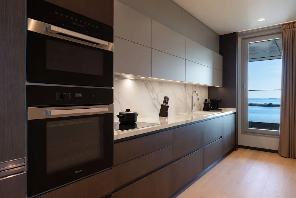 Specialty Two Bedroom Residence, Executive Lounge Access, 1 King, 1 Queen, Sea View, Balcony