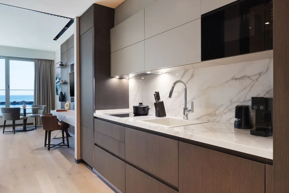Specialty Two Bedroom Residence, Executive Lounge Access, 1 King, 1 Queen, Sea View, Balcony