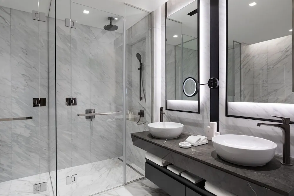 Specialty Two Bedroom Residence, Executive Lounge Access, 1 King, 1 Queen, Sea View, Balcony
