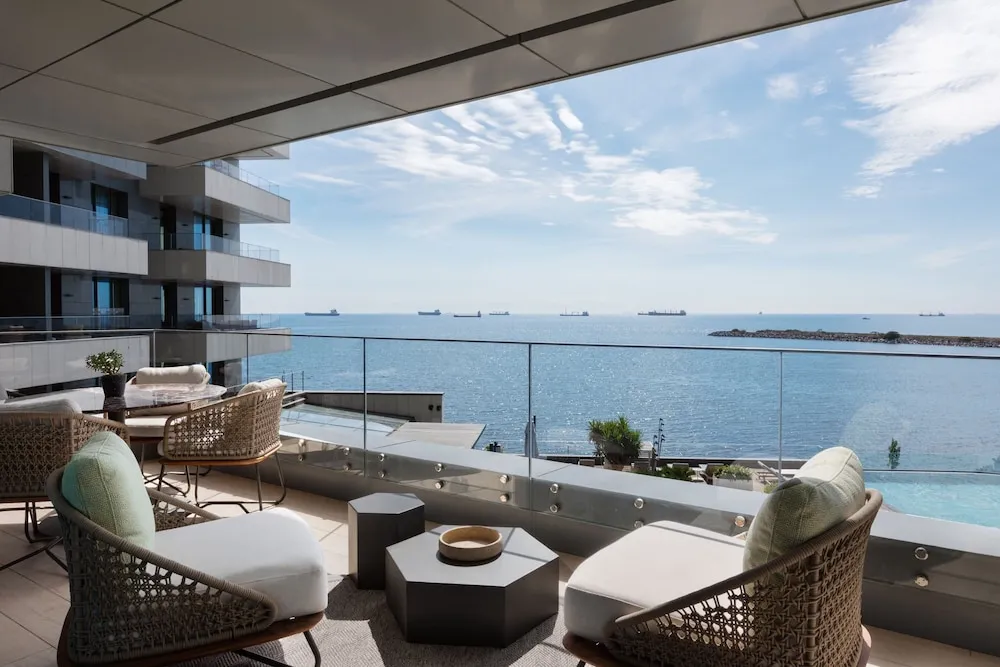 Specialty Two Bedroom Residence, Executive Lounge Access, 1 King, 1 Queen, Sea View, Balcony