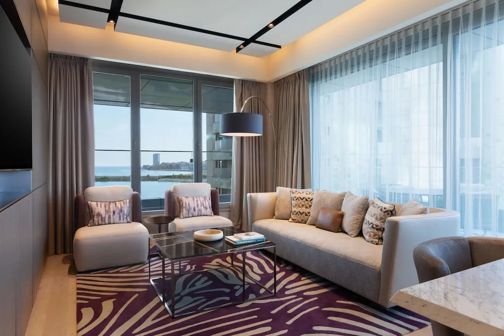 Extensive Three Bedroom Residence, Executive Lounge Access, 2 King, 3 Twin, Sea View, Balcony