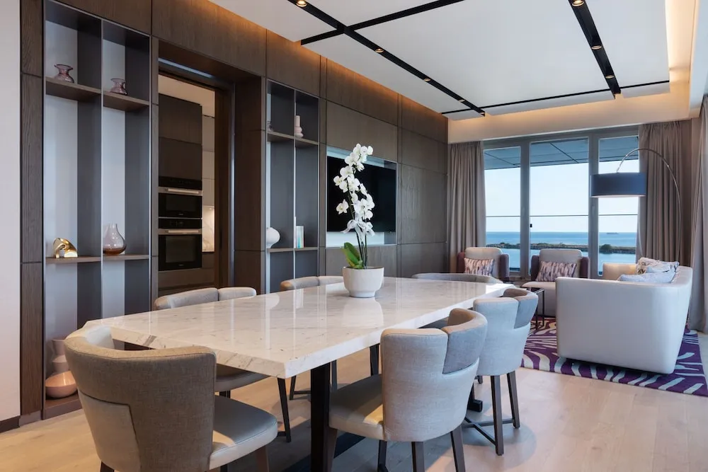 Extensive Three Bedroom Residence, Executive Lounge Access, 2 King, 3 Twin, Sea View, Balcony