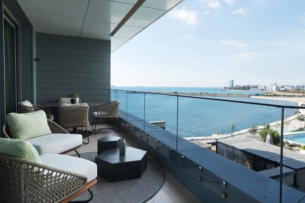 Extensive Three Bedroom Residence, Executive Lounge Access, 2 King, 3 Twin, Sea View, Balcony