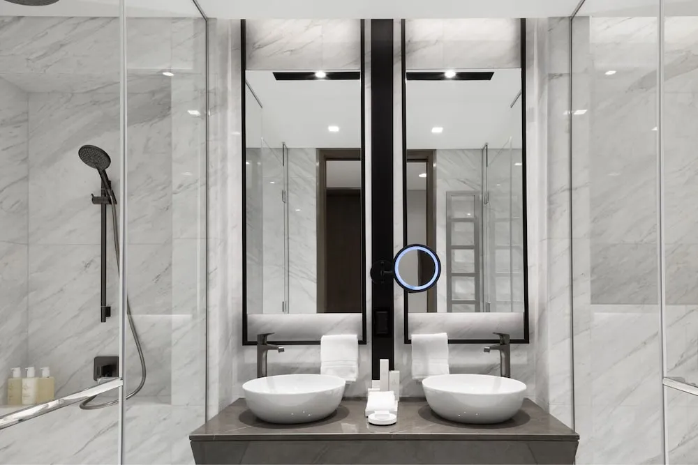 Serene One Bedroom Residence, Executive lounge access, 1 King, Sea view, Balcony