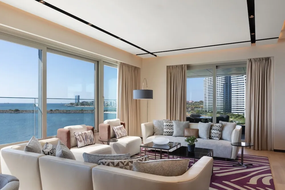 Spacious Two Bedroom Residence, Executive Lounge Access, 2 King, Sea View, Balcony
