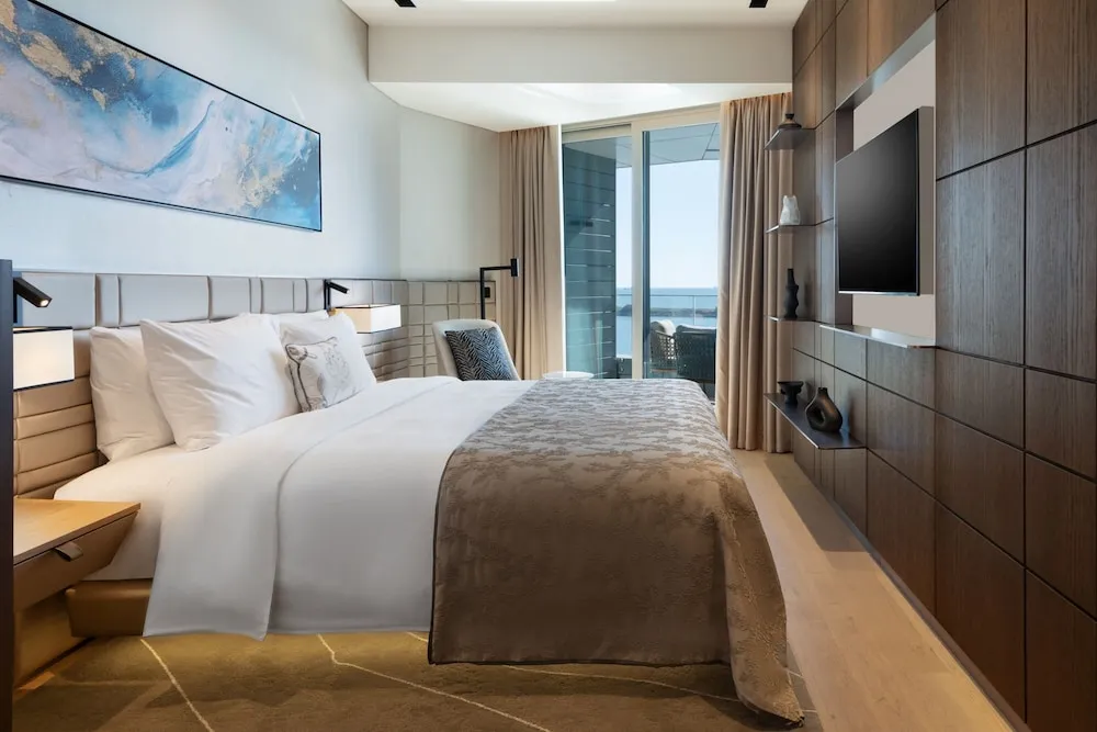 Spacious Two Bedroom Residence, Executive Lounge Access, 2 King, Sea View, Balcony