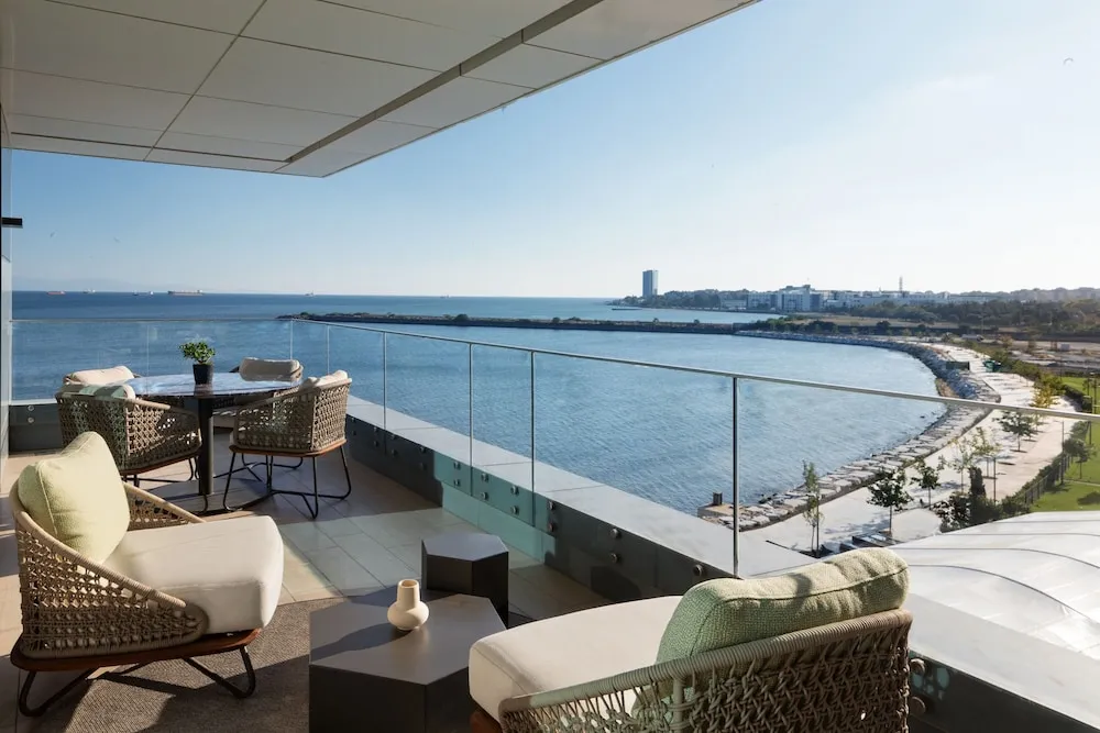 Spacious Two Bedroom Residence, Executive Lounge Access, 2 King, Sea View, Balcony