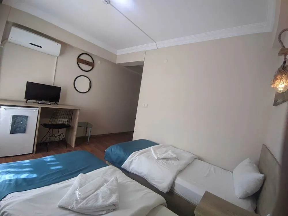 Comfort Tek Büyük veya İki Ayrı Yataklı Oda, Engellilere Uygun, Kısmi Deniz Manzaralı