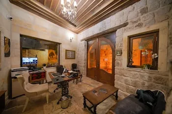 Serenus Cave Suites