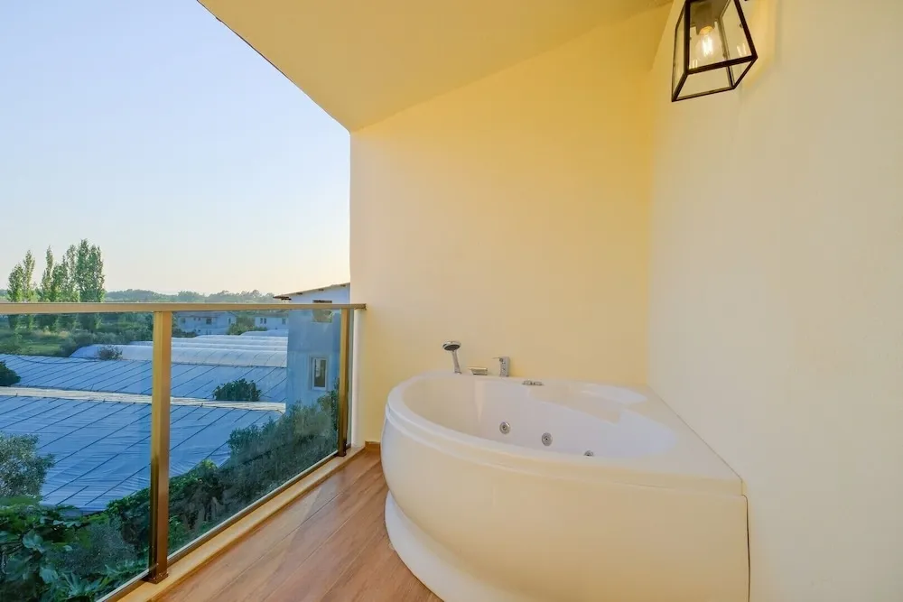 Honeymoon Tek Büyük Yataklı Oda