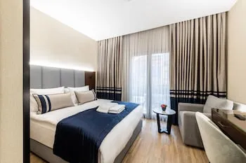 Aprilis Deluxe Hotel