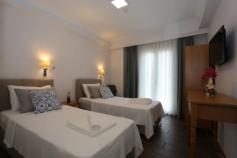 Deluxe Tek Büyük veya İki Ayrı Yataklı Oda, 1 Büyük (Queen) Boy Yatak, Sigara İçilmez, Balkon