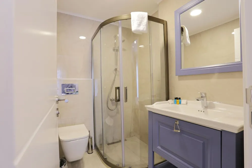 Deluxe Tek Büyük veya İki Ayrı Yataklı Oda, 1 Büyük (Queen) Boy Yatak, Sigara İçilmez, Balkon