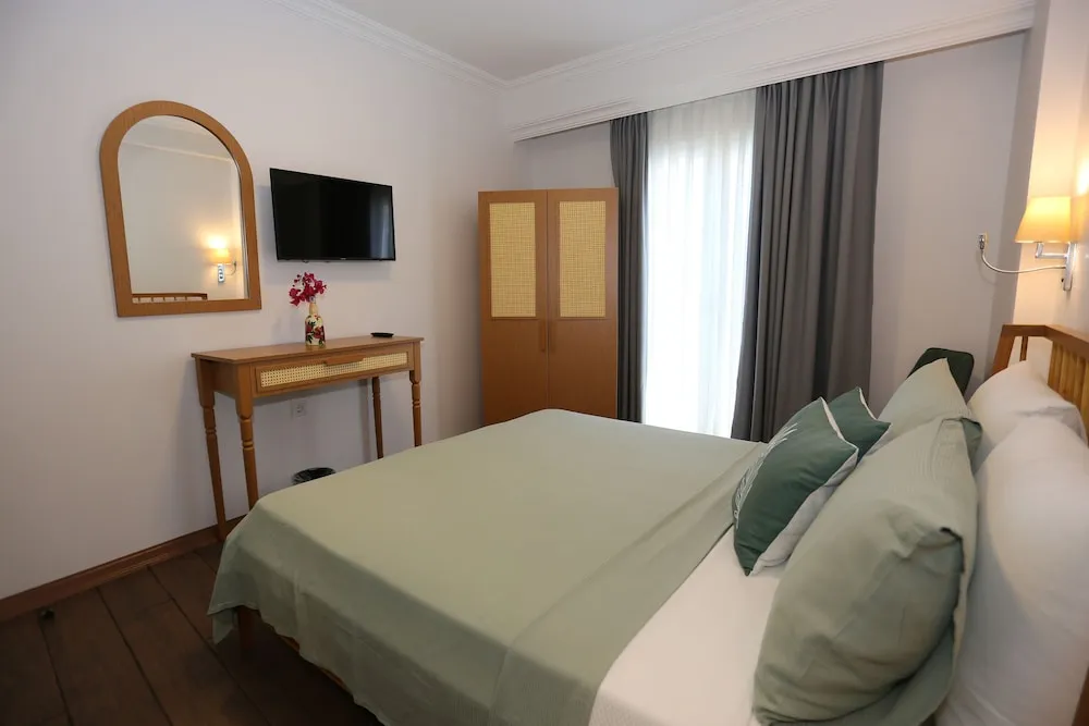 Deluxe Tek Büyük veya İki Ayrı Yataklı Oda, 1 Büyük (Queen) Boy Yatak, Sigara İçilmez, Balkon