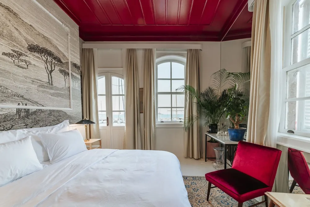 Deluxe Tek Büyük Yataklı Oda, Deniz Manzaralı, Denize Bakan