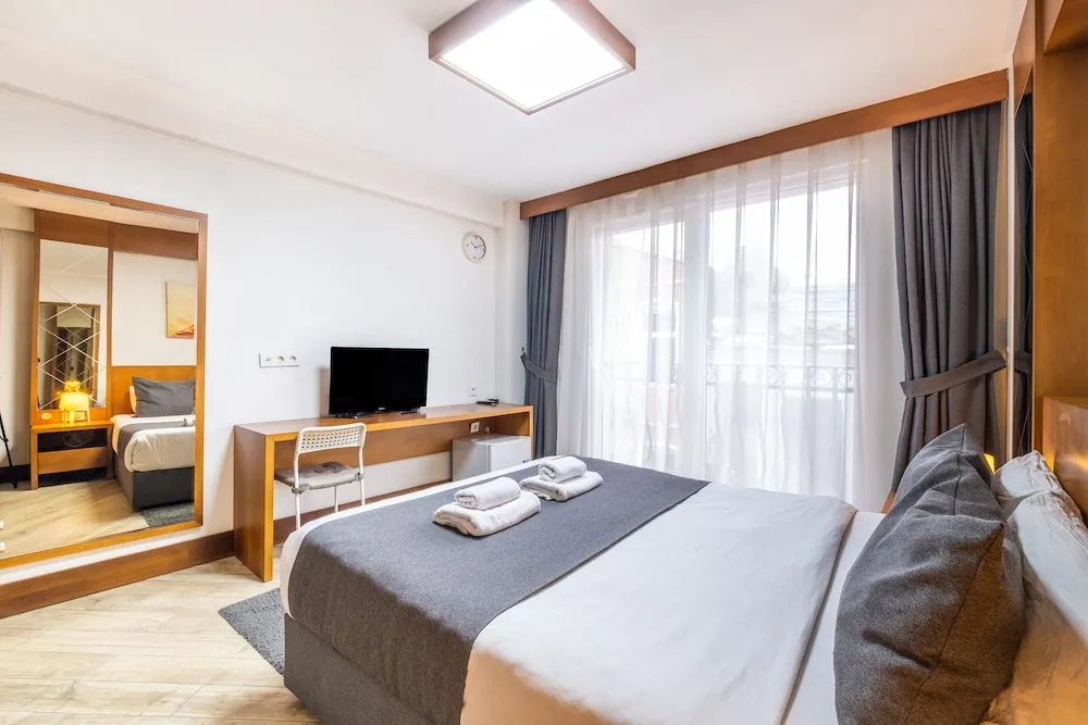 Deluxe Tek Büyük Yataklı Oda