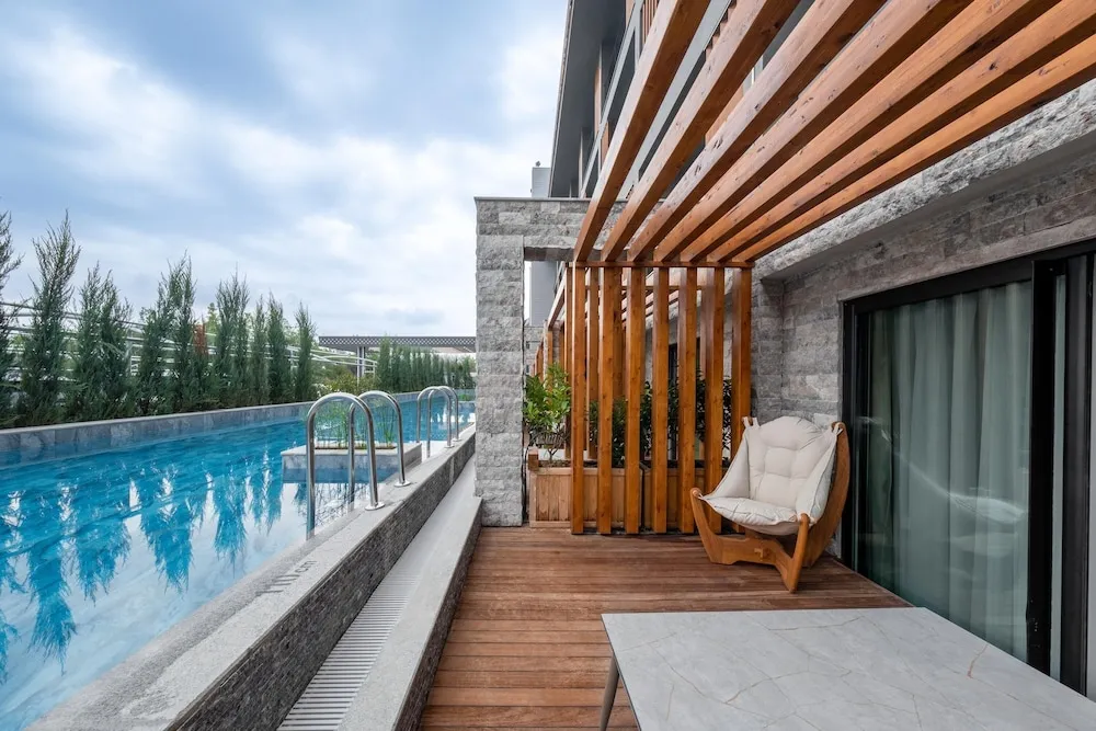 STANDARD ROOM - STANDARD ROOM, WITH POOL, GARDEN VIEW