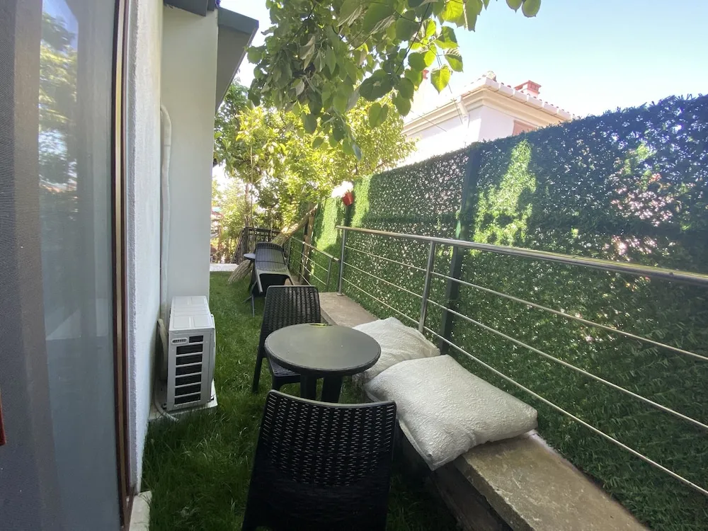 Standard Dört Kişilik Oda, Bahçe Manzaralı
