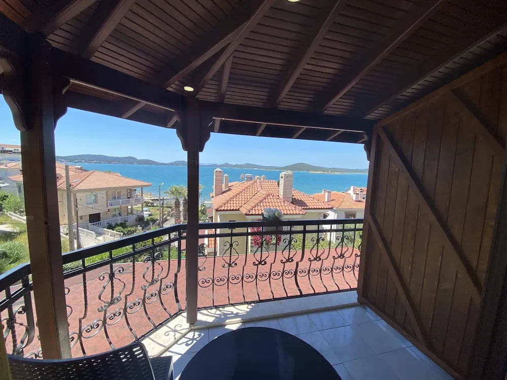 Standard Üç Kişilik Oda, Deniz Manzaralı
