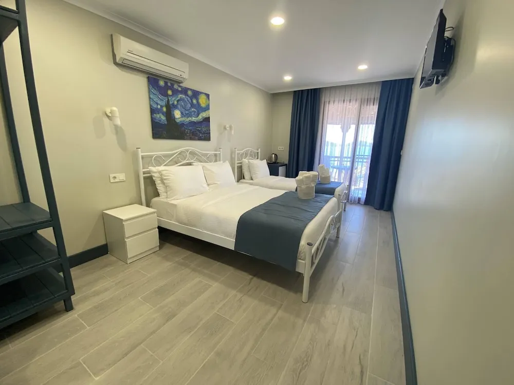 Standard Üç Kişilik Oda, Deniz Manzaralı