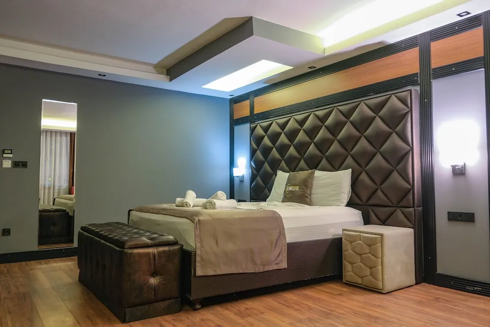 Deluxe Tek Büyük Yataklı Oda