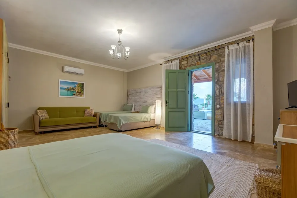 Deluxe Oda, Veranda, Havuz Manzaralı (1)