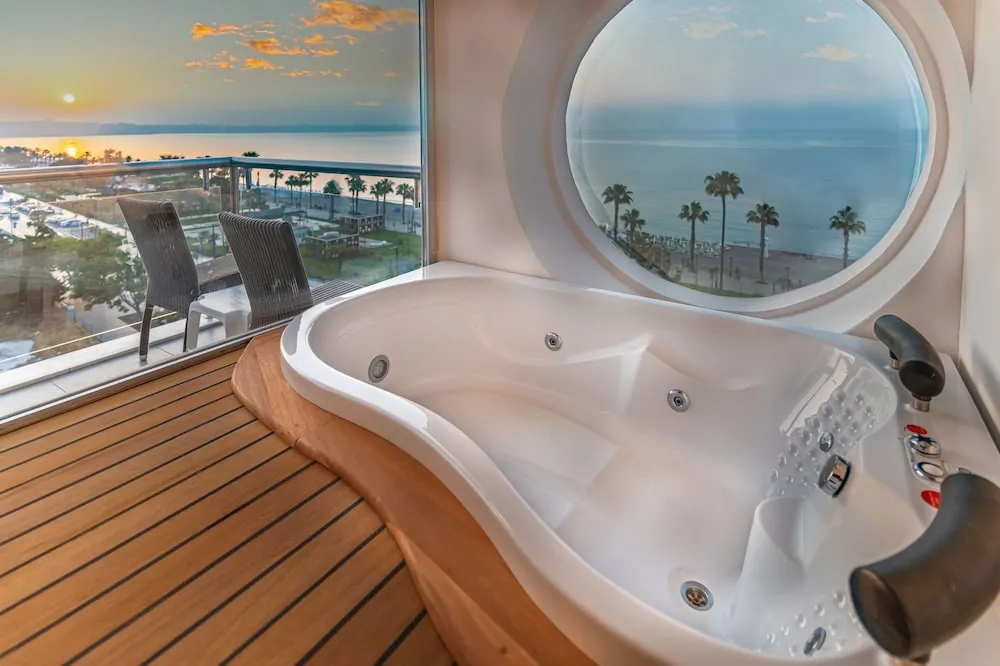Luxury Oda