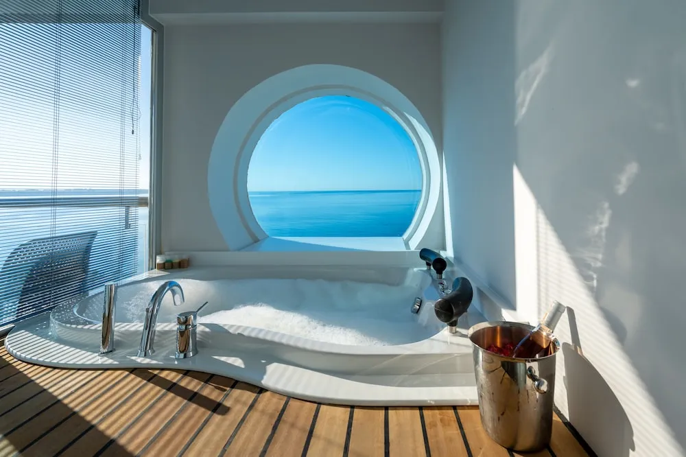 Luxury Oda