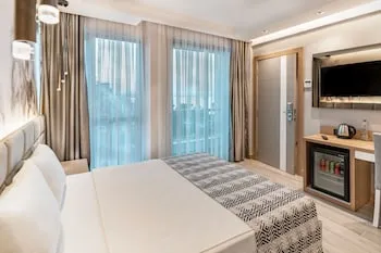 Pearly Hotel