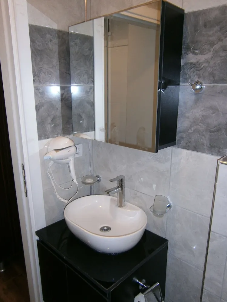 Standard Tek Büyük veya İki Ayrı Yataklı Oda