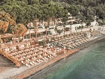 Perios Beach House - Adults Only