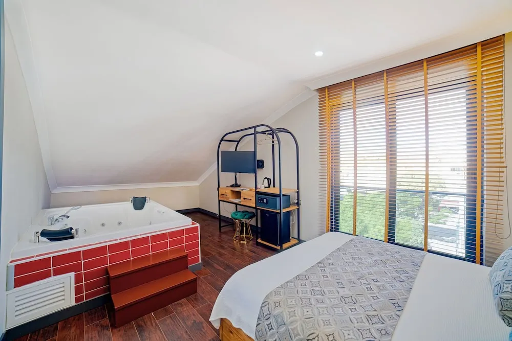 Luxury Tek Büyük Yataklı Oda