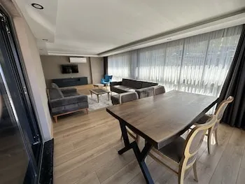Şehrar Suit Hotel