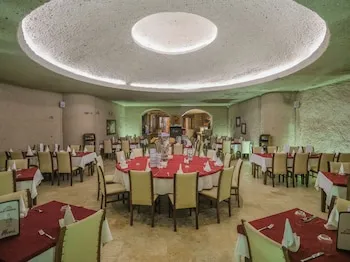 Kalsedon Cave Suites