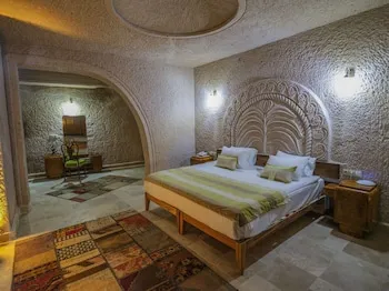 Kalsedon Cave Suites