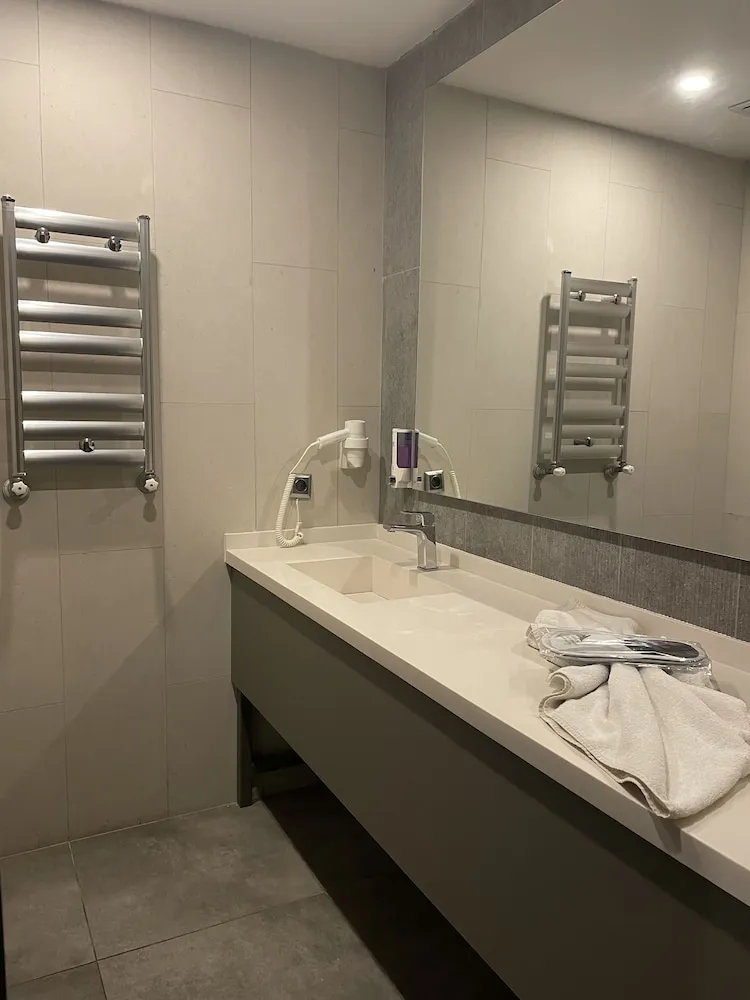 Deluxe Stüdyo Süit, Havuz Manzaralı