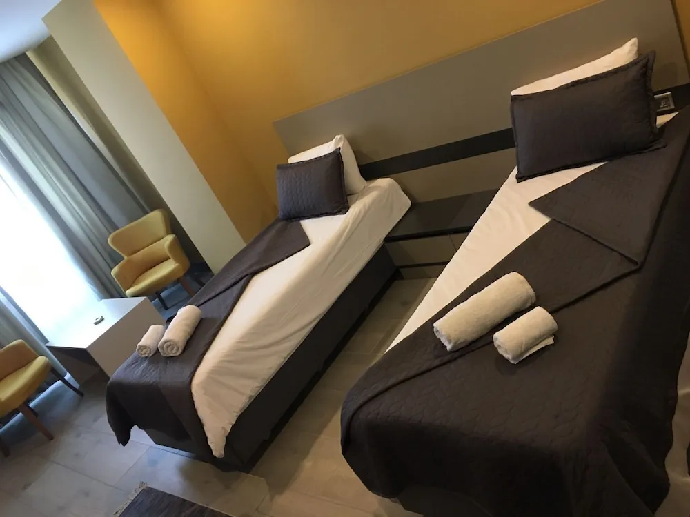 Deluxe Stüdyo Süit, Göl Manzaralı