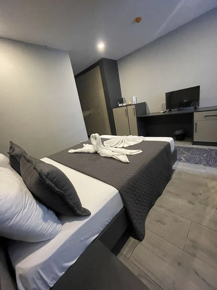 Deluxe Stüdyo Süit, Göl Manzaralı