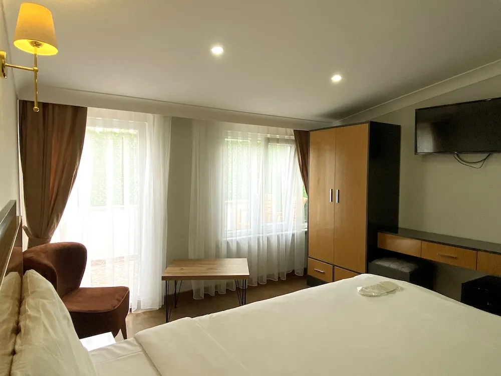 Luxury Oda