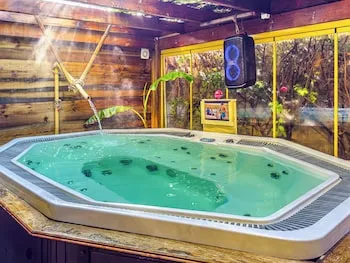 Banana Alaçatı Food & Stay - Yetişkin Oteli