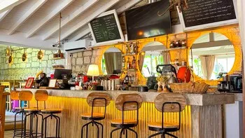 Banana Alaçatı Food & Stay - Yetişkin Oteli