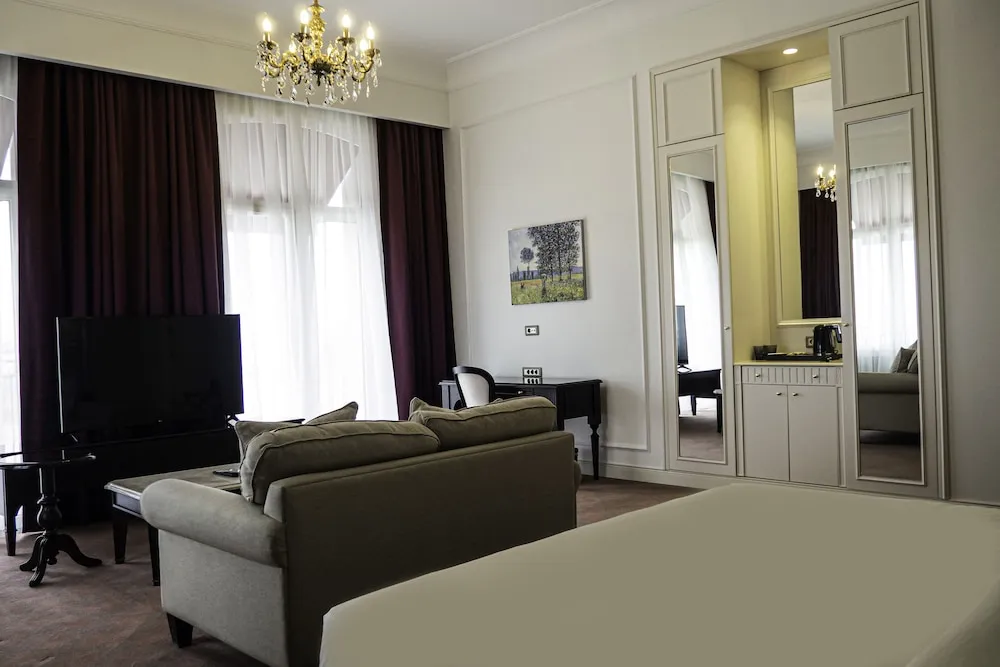 Corner Suite