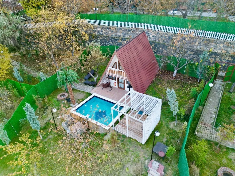 Design Oda, 2 Çift Kişilik Yatak, Sigara İçilmez, Havuz Manzaralı