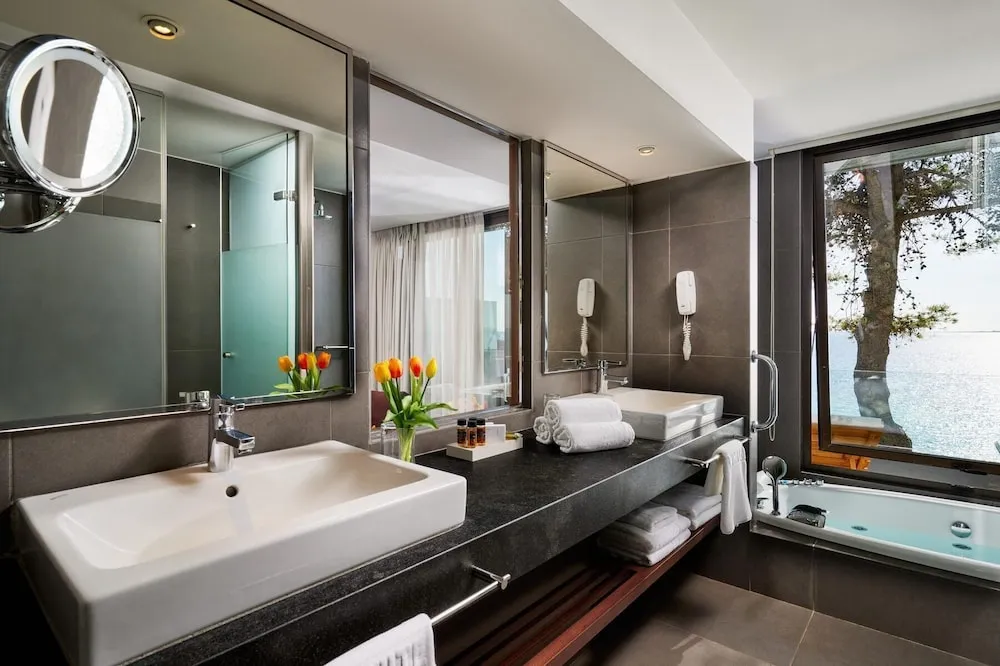 Junior Süit, Sıcak Su Küveti, Denize Bakan (Seafront)